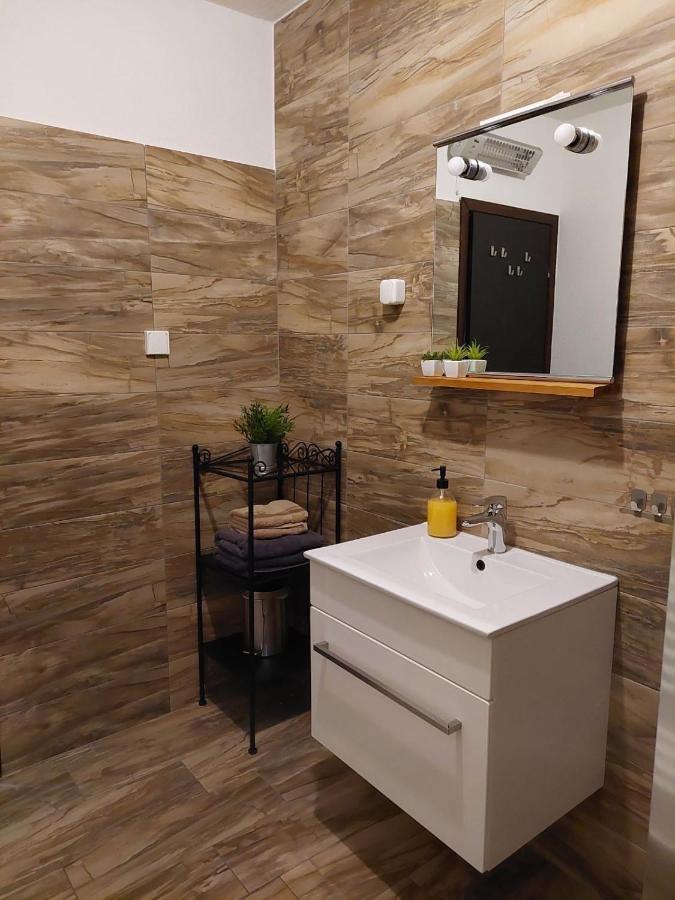 Apartman Hana Apartment Drežnik Grad Екстериор снимка